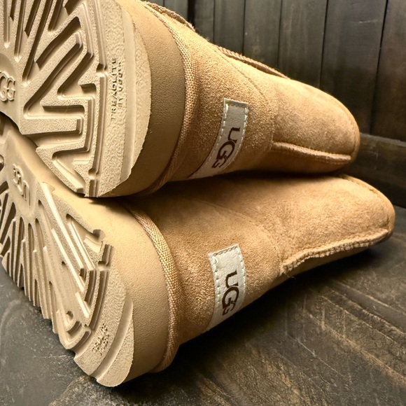 Girls Ugg Boots Size 2 Youth - Picture 5 of 16